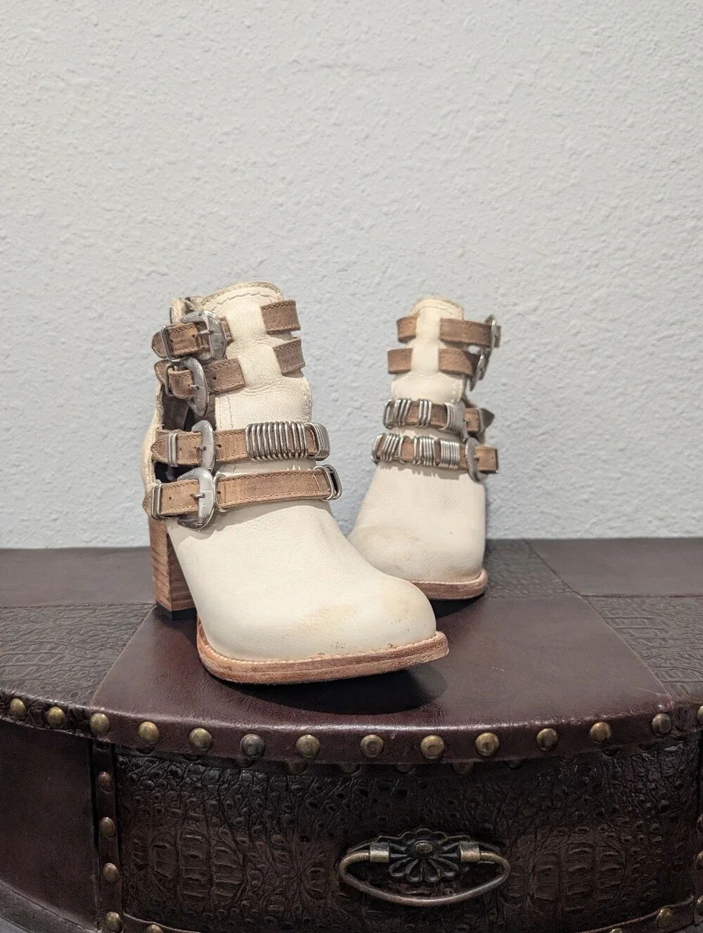 FreeBird SAVANNAH Beige Ivory Ankle Boots size 7